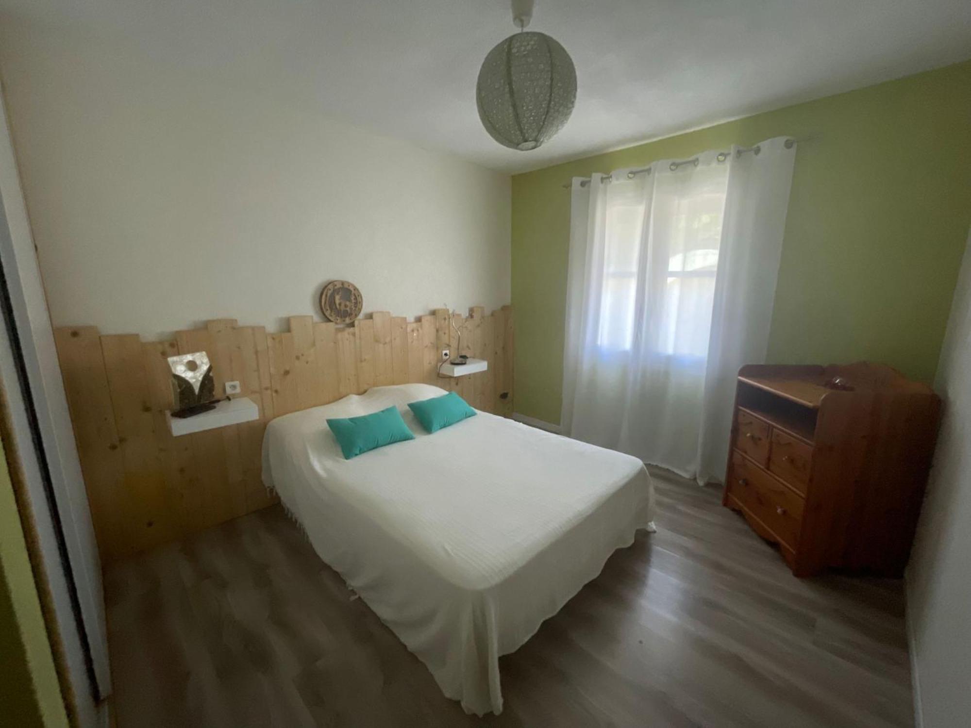 Le Cocon Des Spress Apartment Cers Екстериор снимка